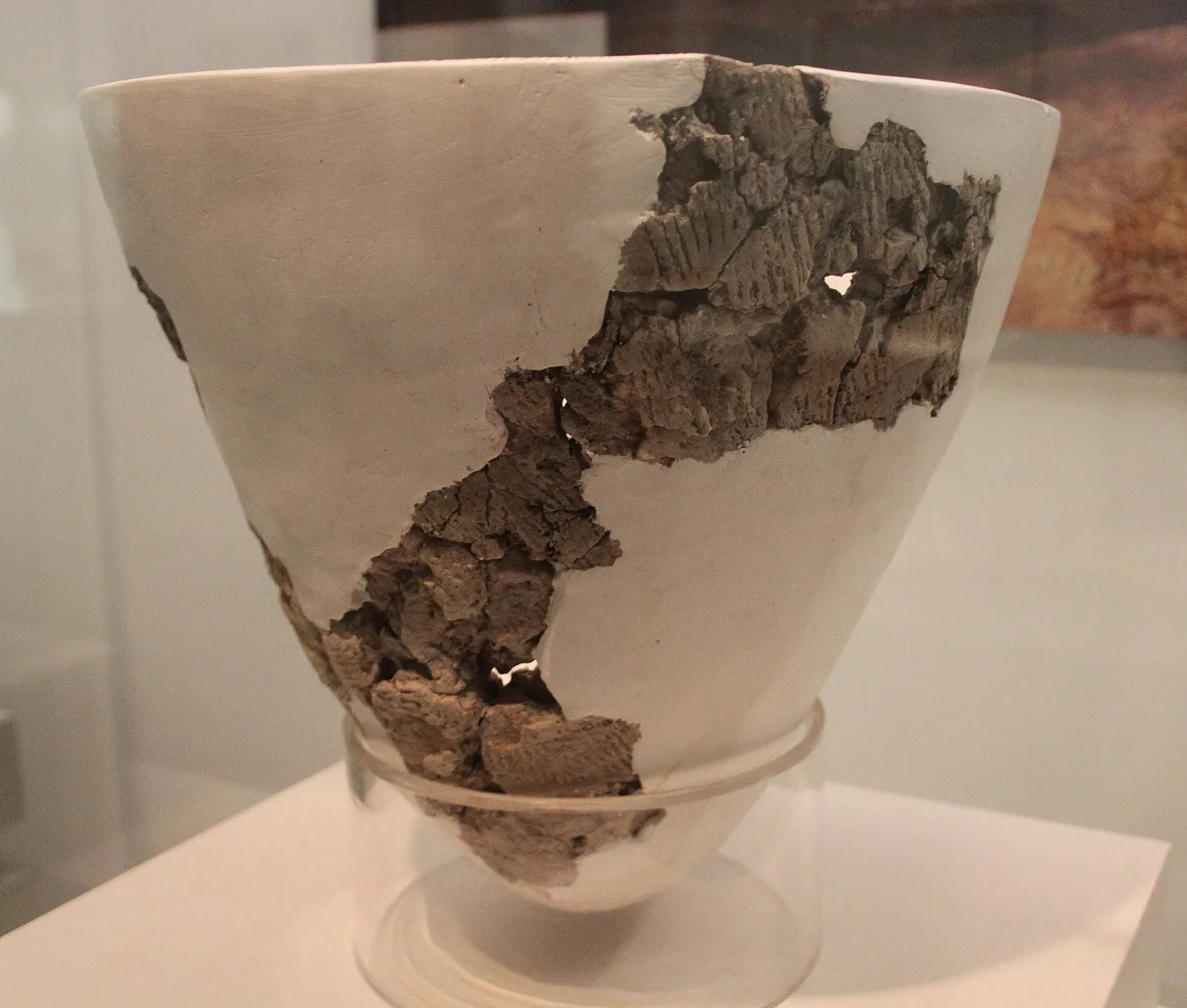 A pot from Yuchanyan Cave in Daoxian, Hunan, dated to roughly 18,000–15,000 years ago and among the oldest pottery vessels known. Hunan Museum.
